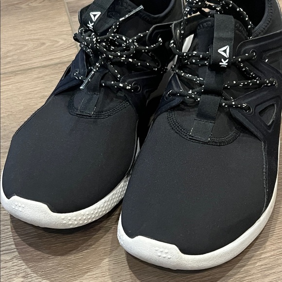 Reebok Black and White Women’s Sneakers Size 9.5 Athletic Comfy - Picture 3 of 13